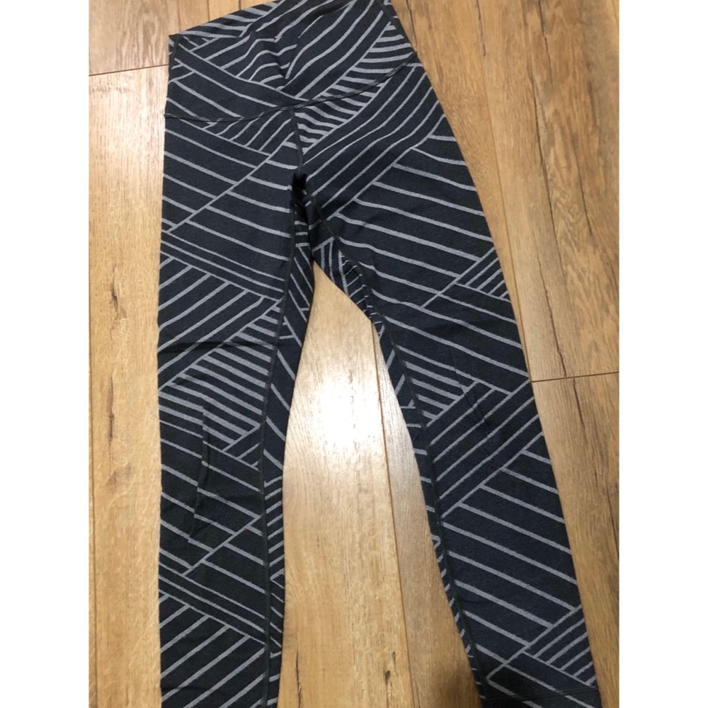 Lululemon high times, 6, gray and white pattern
